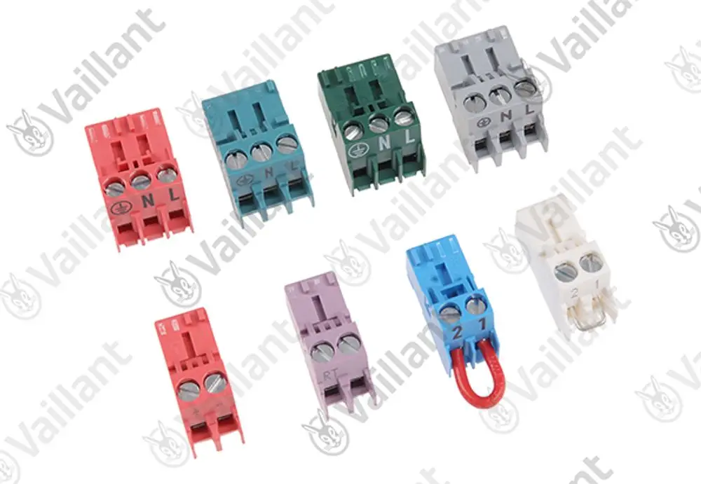 Vaillant Steckverbinder in verschiedenen Farben, angeordnet in einer Reihe, jeweils mit zwei Schraubanschlüssen für die elektrische Verbindung.